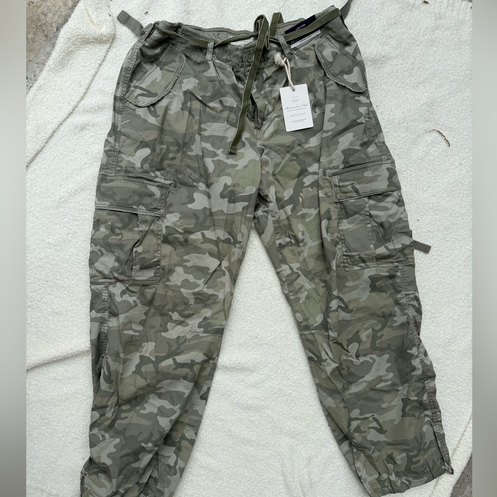 Abercrombie & Fitch Men's Camo Cargo Pants - Olive Green